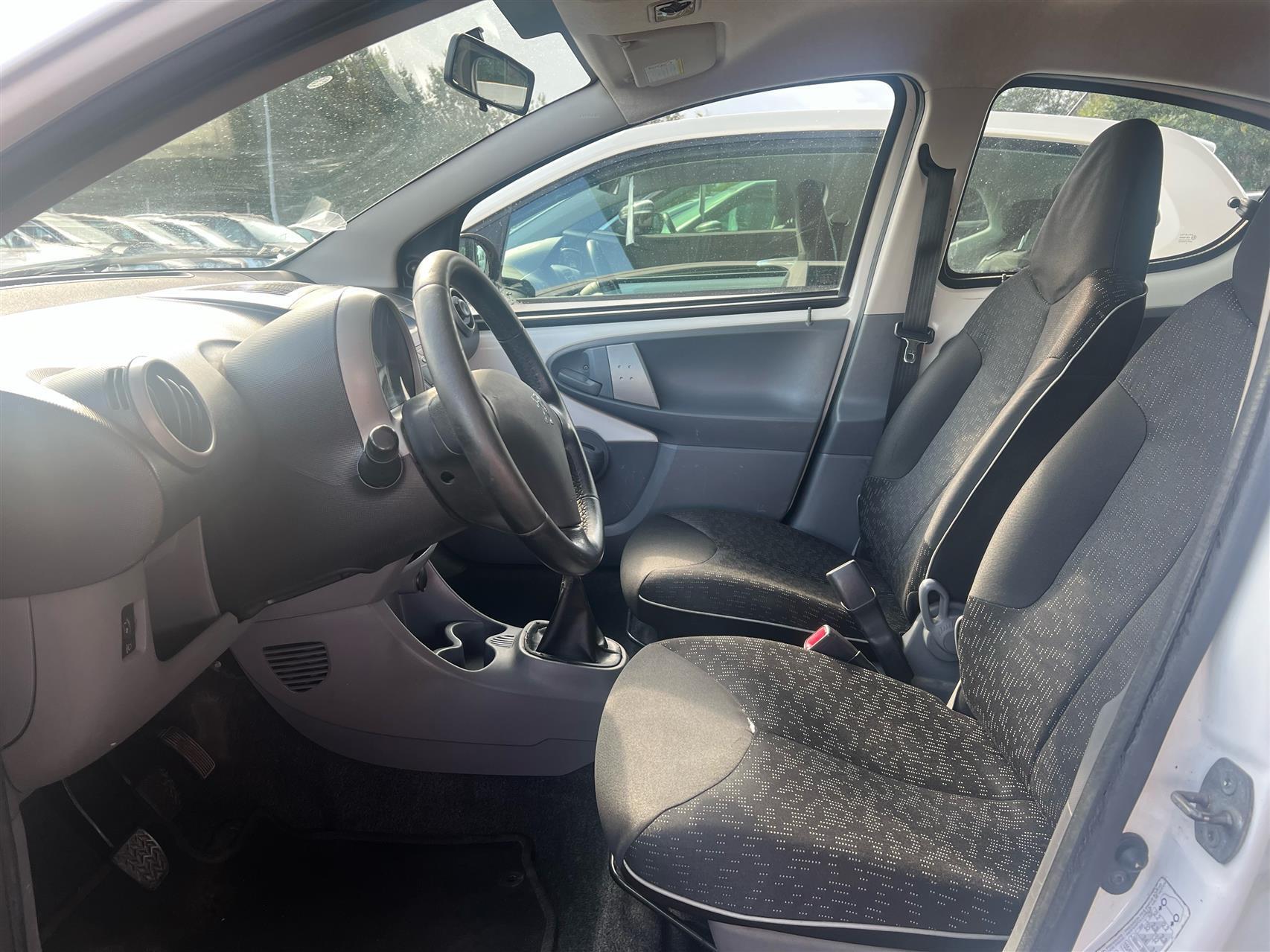 Hvid Peugeot 107 fra 2011