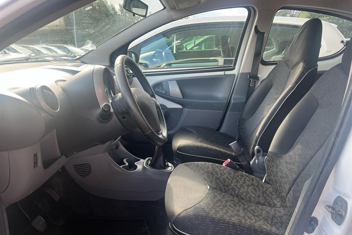 Hvid Peugeot 107 fra 2011