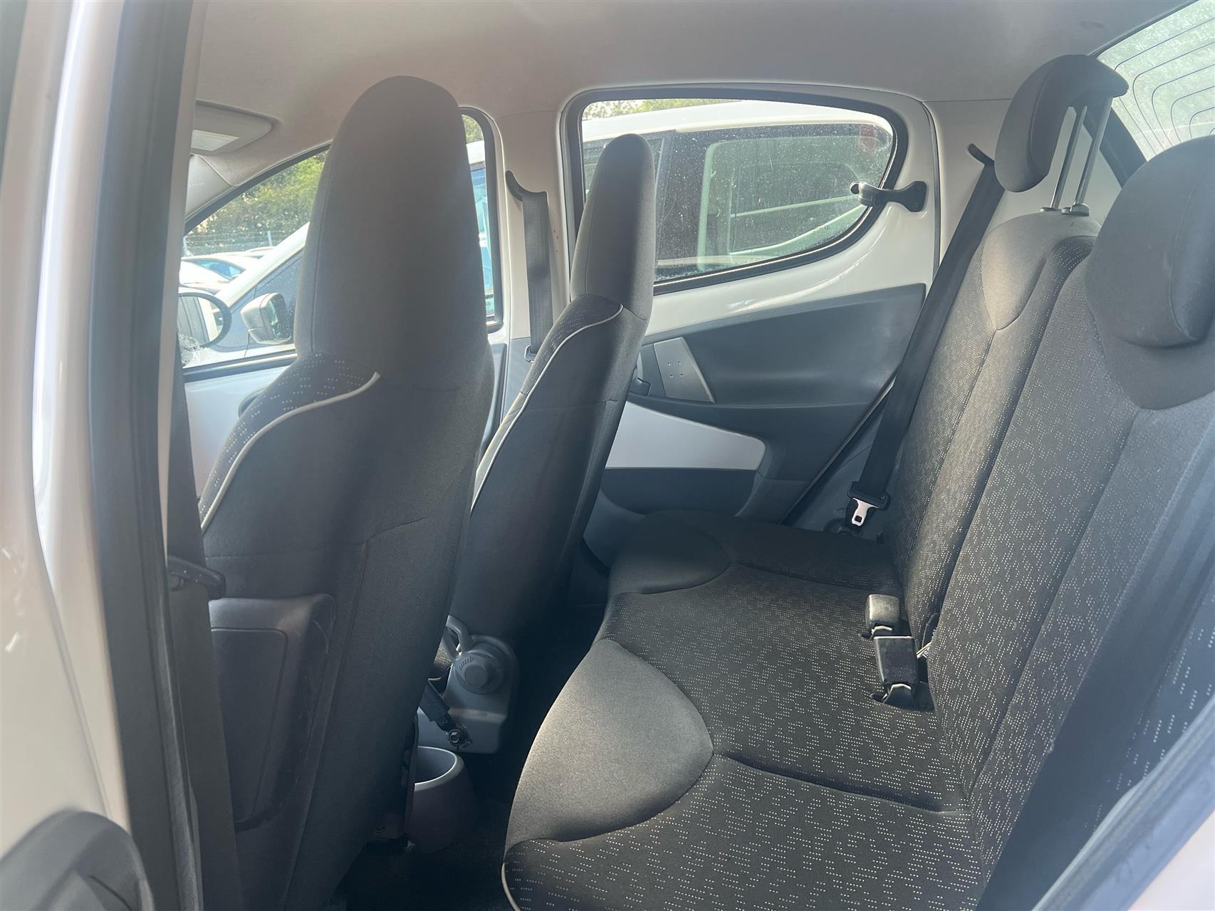 Hvid Peugeot 107 fra 2011