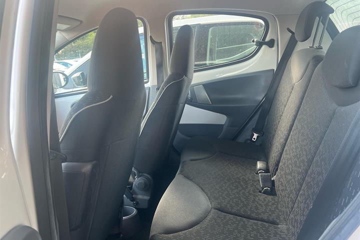 Hvid Peugeot 107 fra 2011