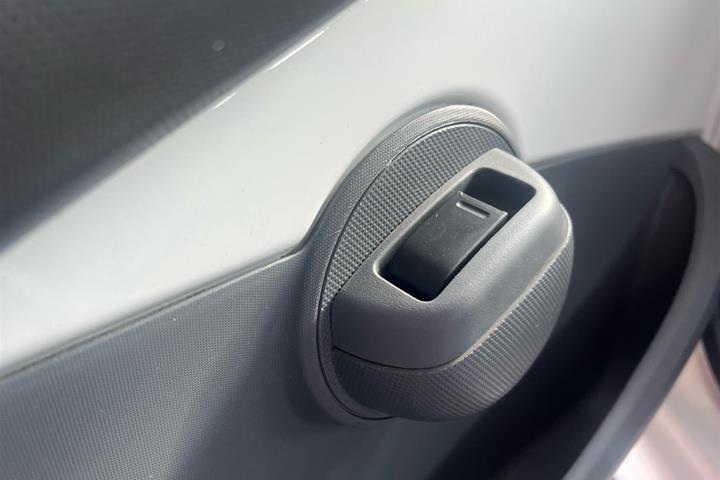 Hvid Peugeot 107 fra 2011