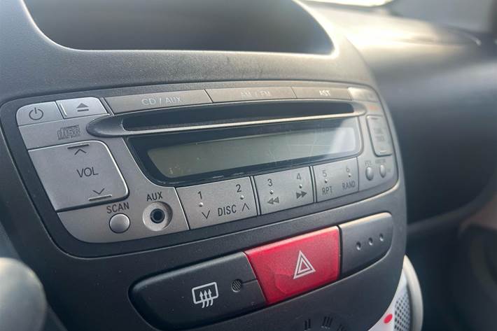 Hvid Peugeot 107 fra 2011