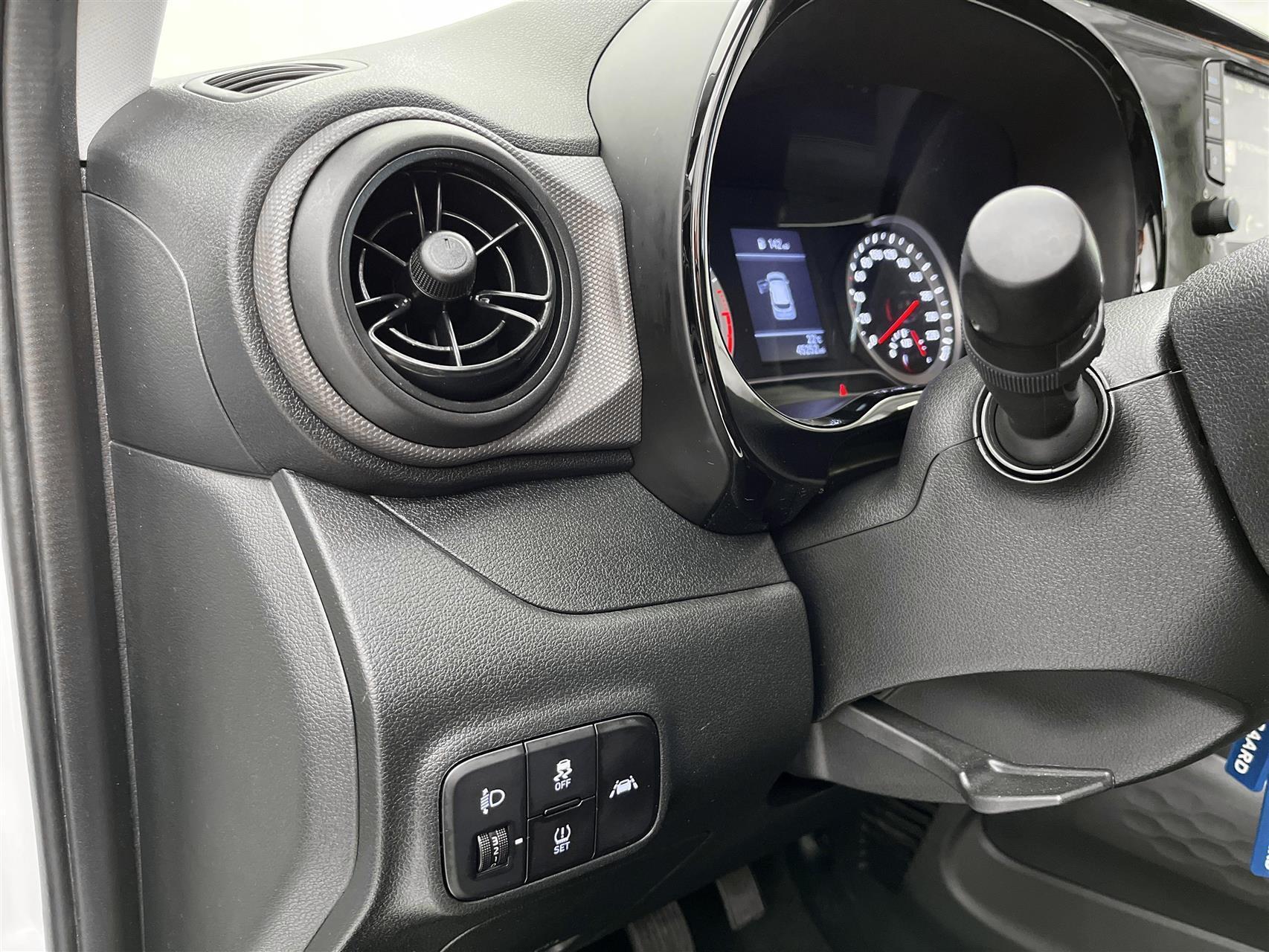 Hvid Hyundai i10 fra 2021