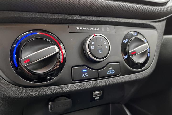 Hvid Hyundai i10 fra 2021