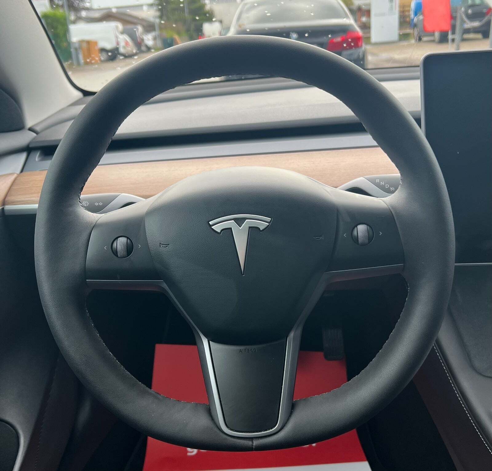 Sort Tesla Model 3 fra 2022
