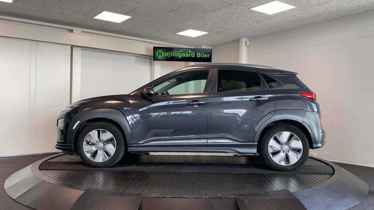 Grå Hyundai Kona fra 2021