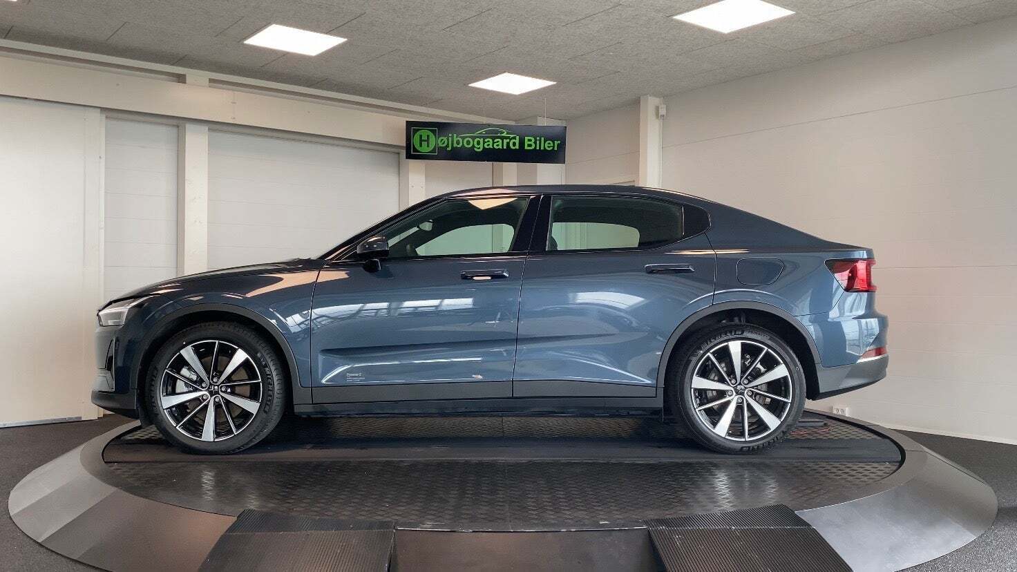 Blå Polestar 2 fra 2021