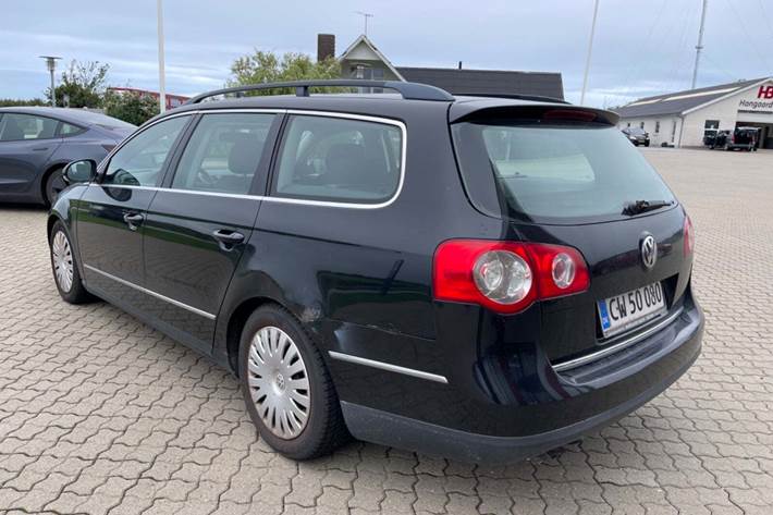 Sort VW Passat fra 2006