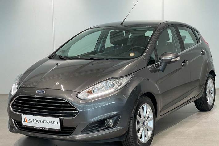 Grå Ford Fiesta fra 2015