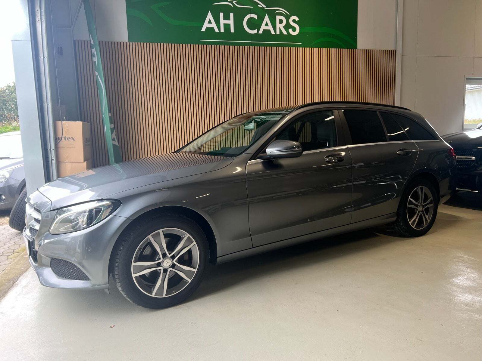 Grå Mercedes C220 d fra 2017