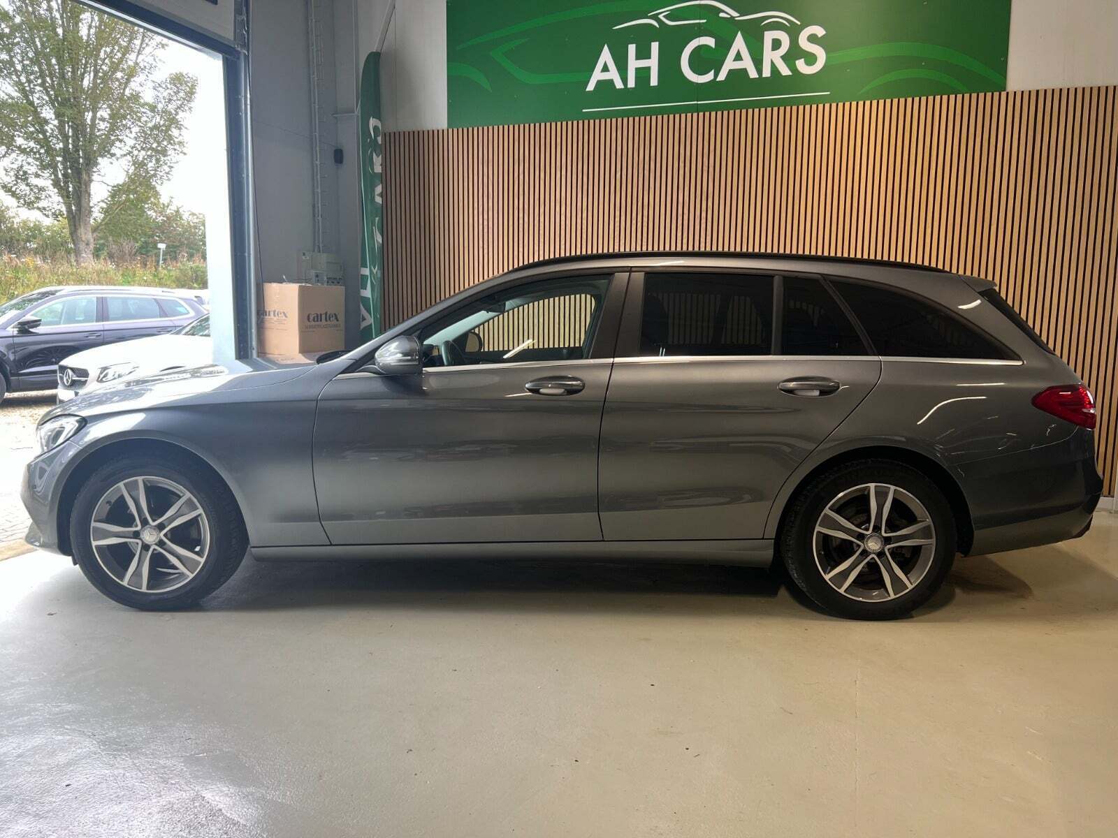 Grå Mercedes C220 d fra 2017
