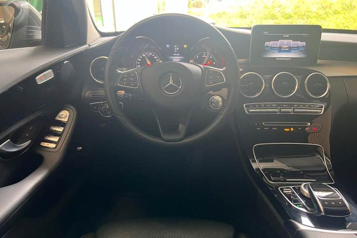 Grå Mercedes C220 d fra 2017