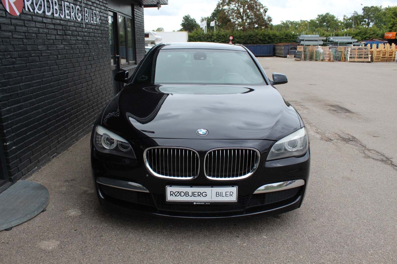 Grå BMW 730d fra 2012