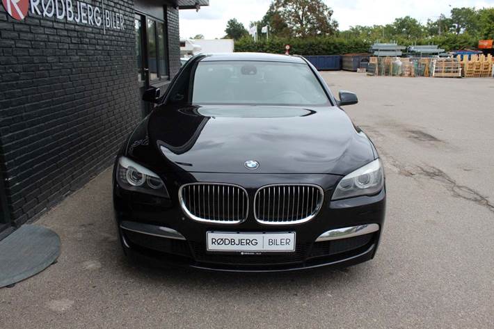 Grå BMW 730d fra 2012