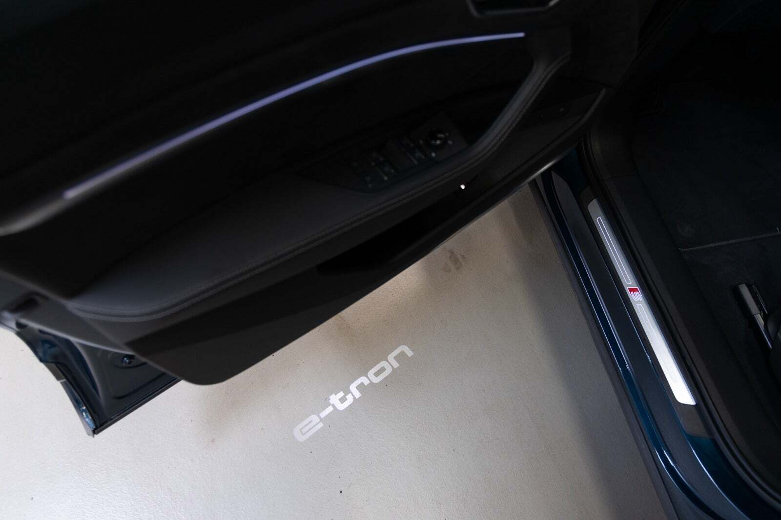 Blå Audi e-tron fra 2020