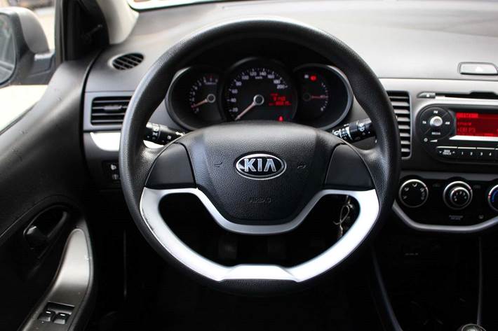 Grå Kia Picanto fra 2013