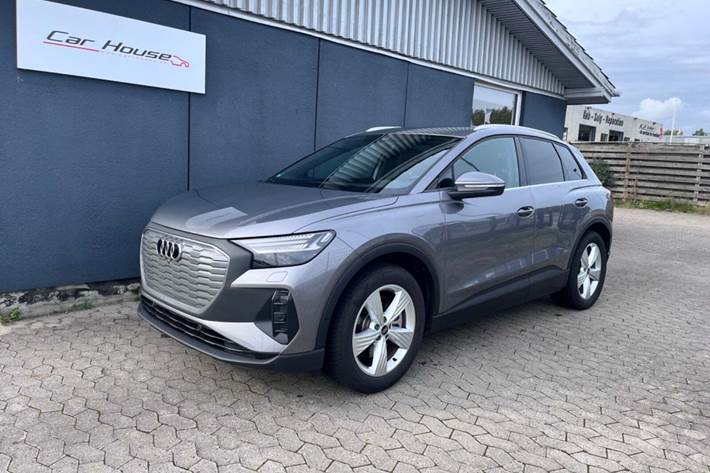 Grå Audi Q4 e-tron fra 2023