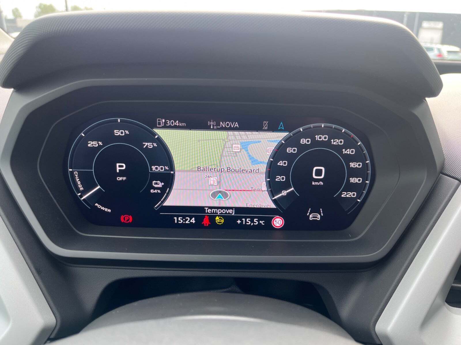 Grå Audi Q4 e-tron fra 2023