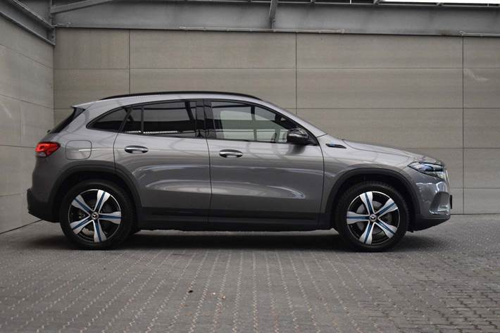 Grå Mercedes EQA250+ fra 2023