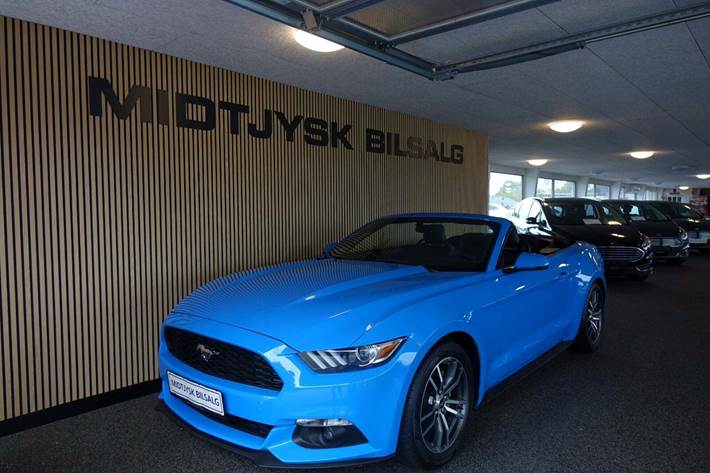 Blå Ford Mustang fra 2018