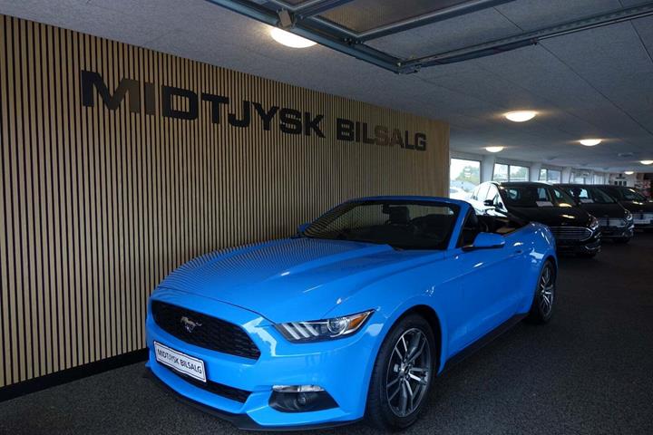 Blå Ford Mustang fra 2018