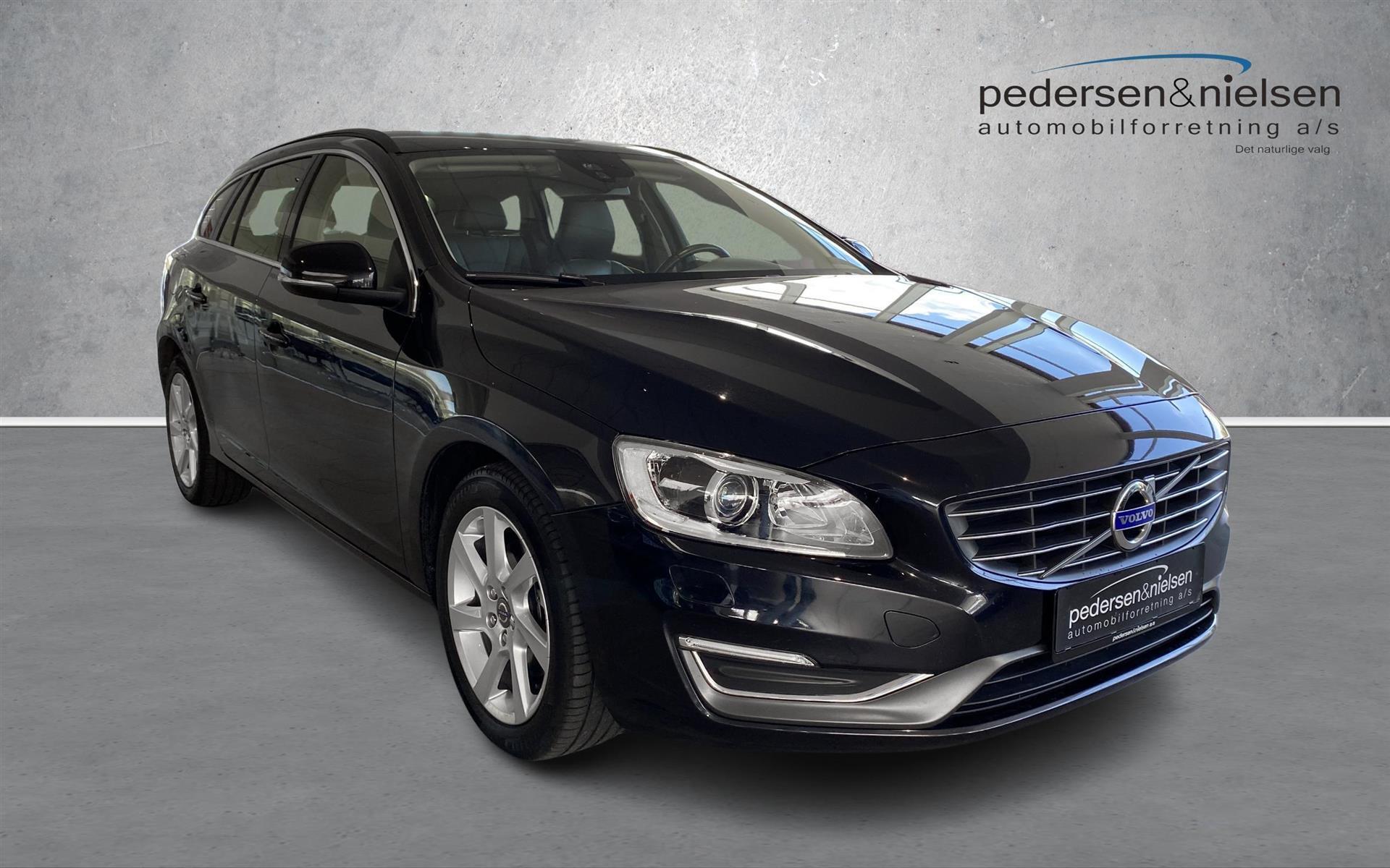 Sort Volvo V60 fra 2015
