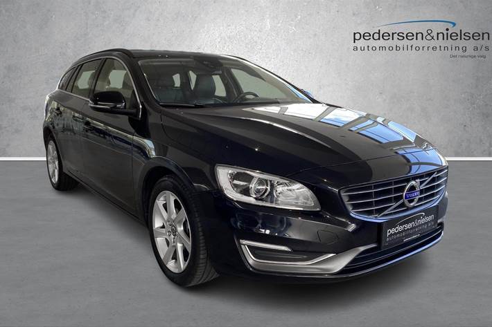 Sort Volvo V60 fra 2015