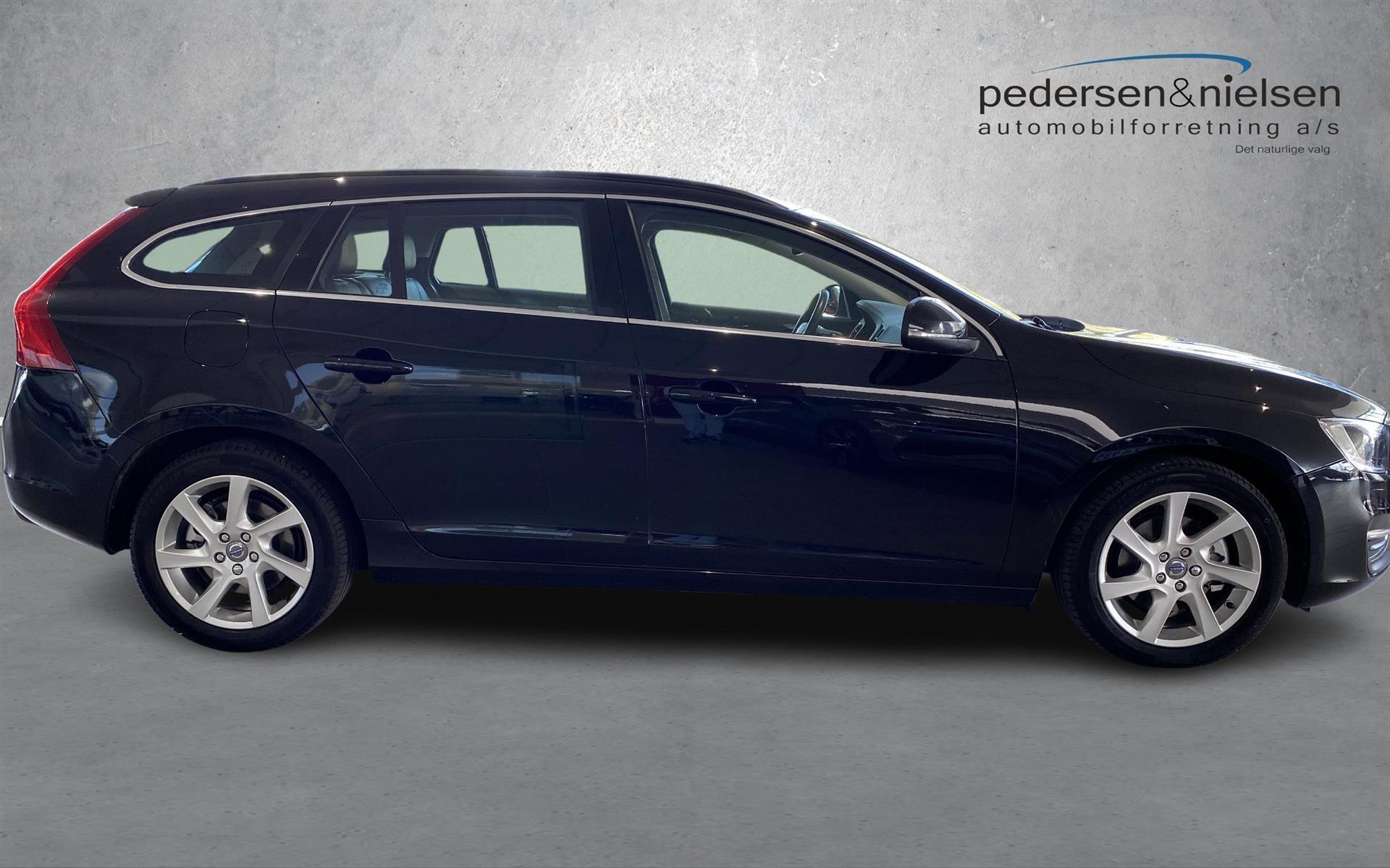 Sort Volvo V60 fra 2015
