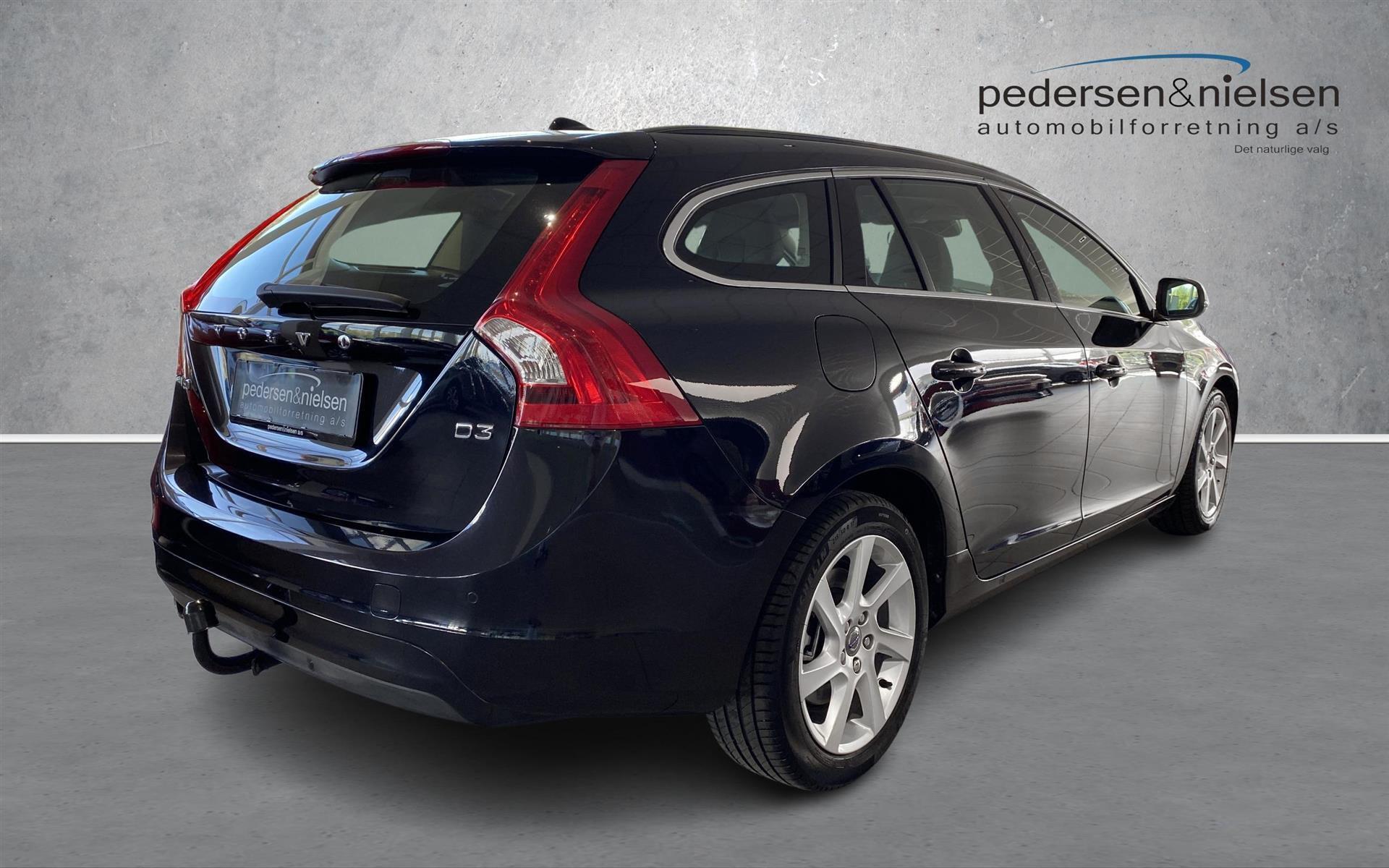 Sort Volvo V60 fra 2015