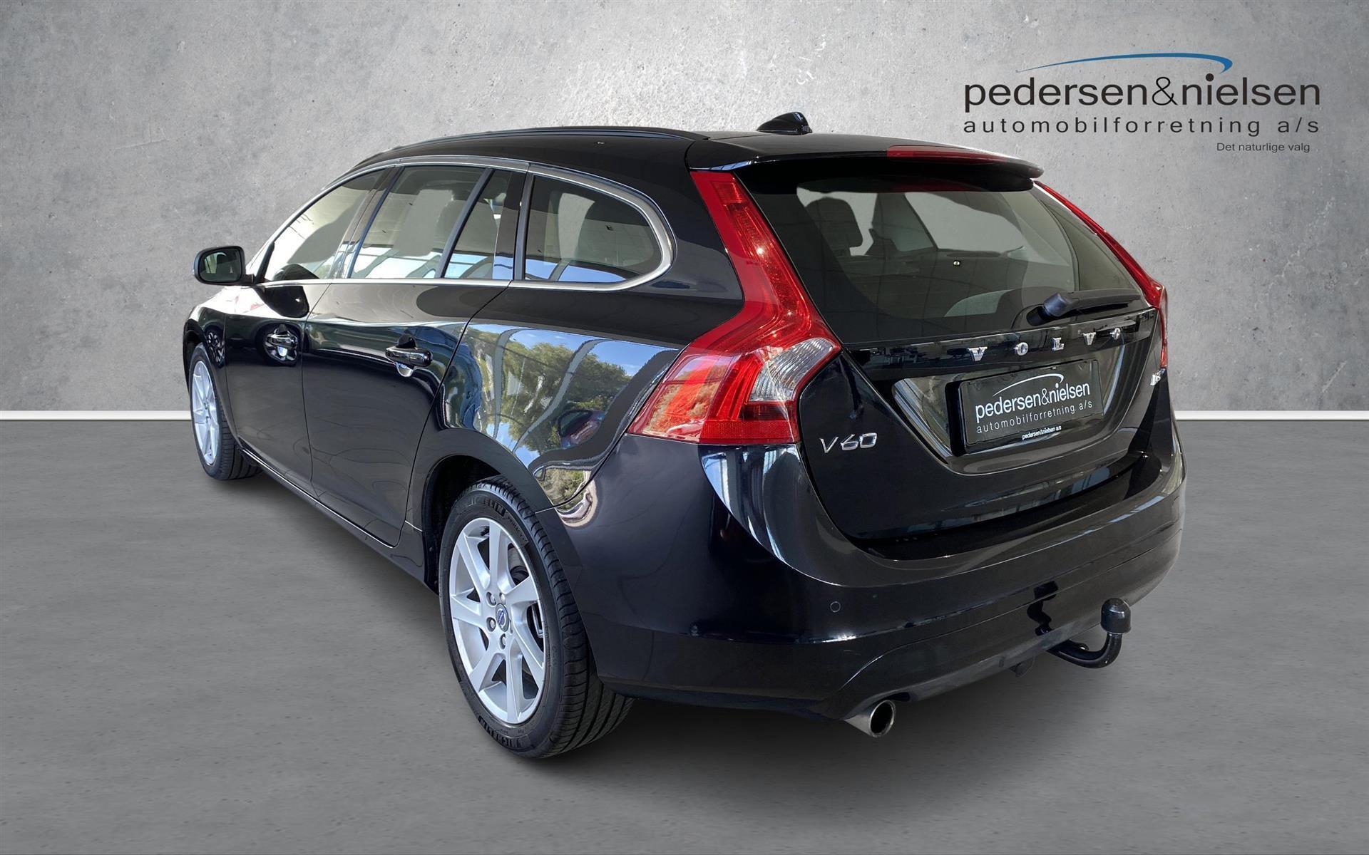 Sort Volvo V60 fra 2015