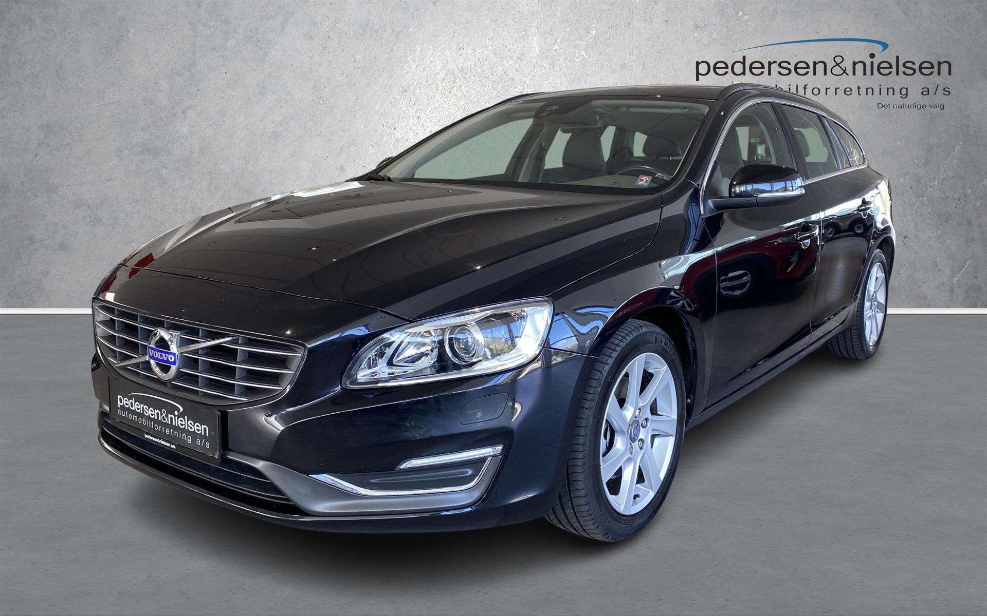 Sort Volvo V60 fra 2015