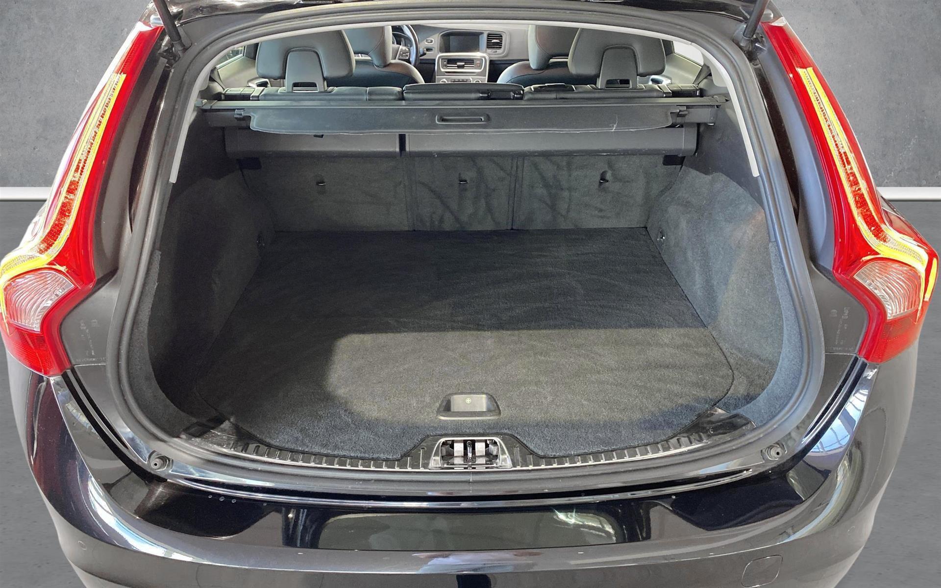 Sort Volvo V60 fra 2015
