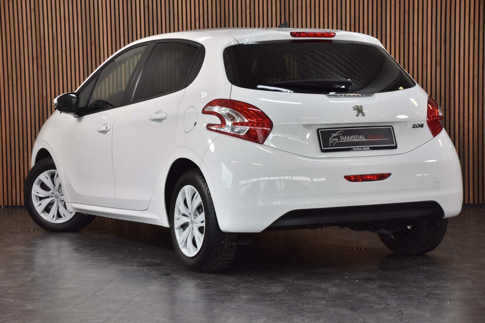Hvid Peugeot 208 fra 2014