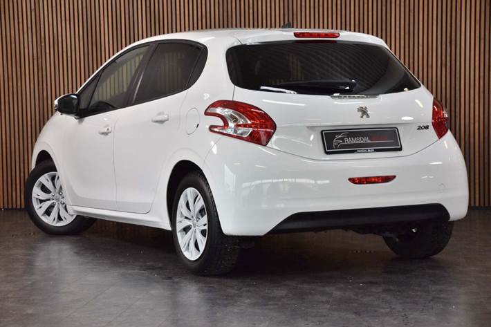 Hvid Peugeot 208 fra 2014