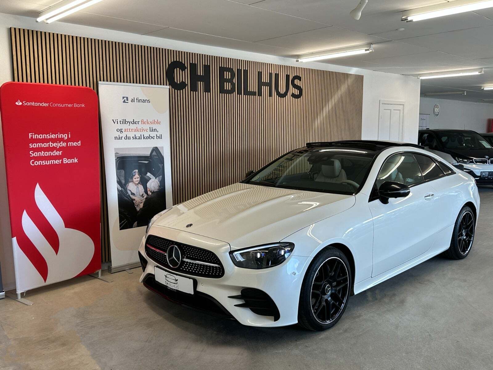 Grå Mercedes E220 d fra 2021