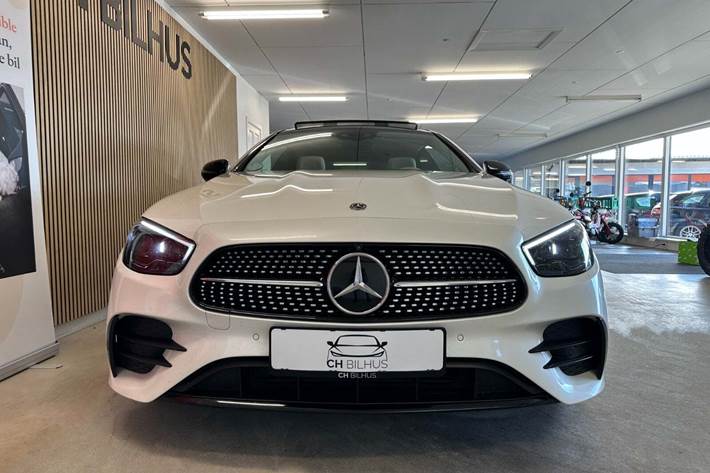 Grå Mercedes E220 d fra 2021