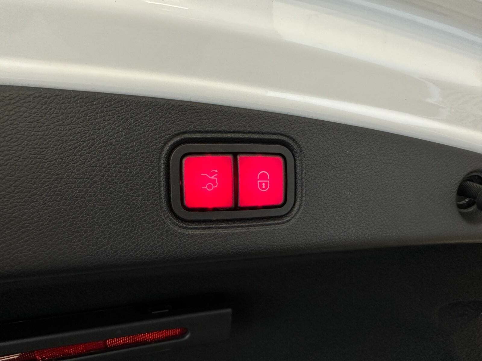 Grå Mercedes E220 d fra 2021