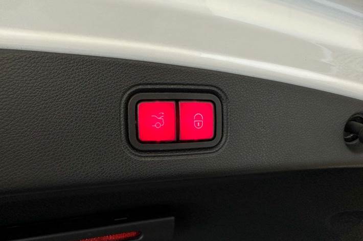 Grå Mercedes E220 d fra 2021