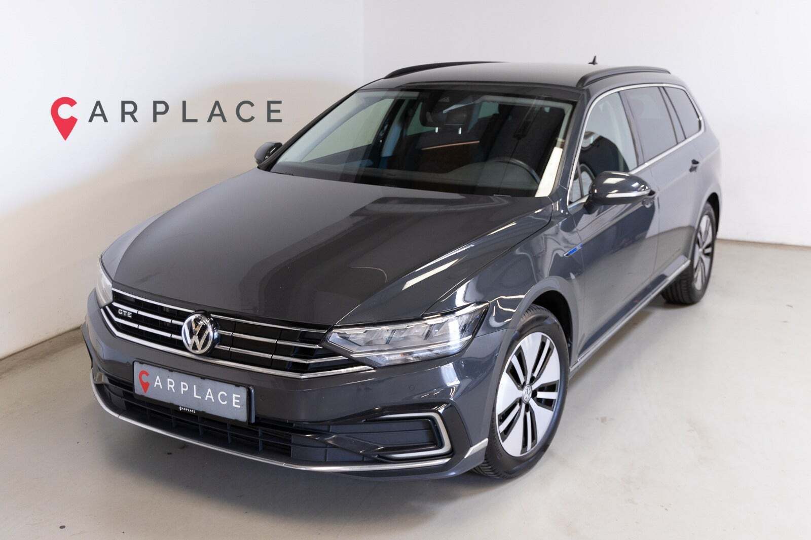 Grå VW Passat fra 2020