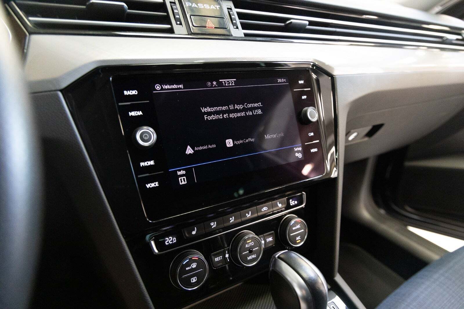 Grå VW Passat fra 2020