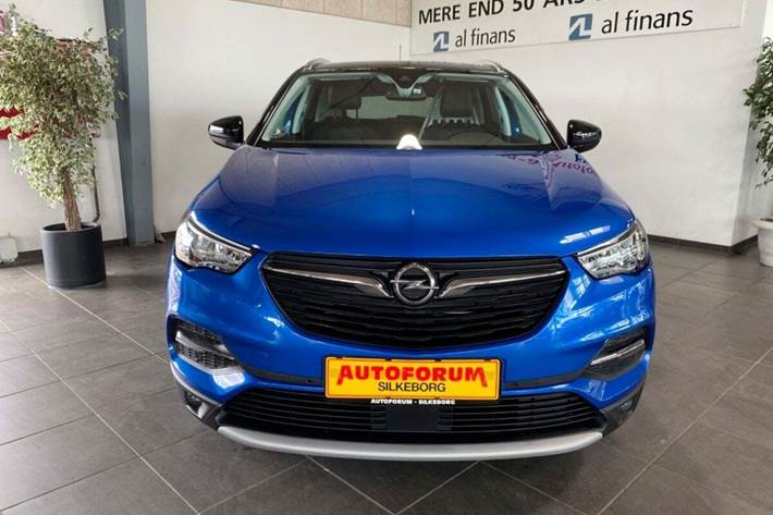 Blå Opel Grandland X fra 2021