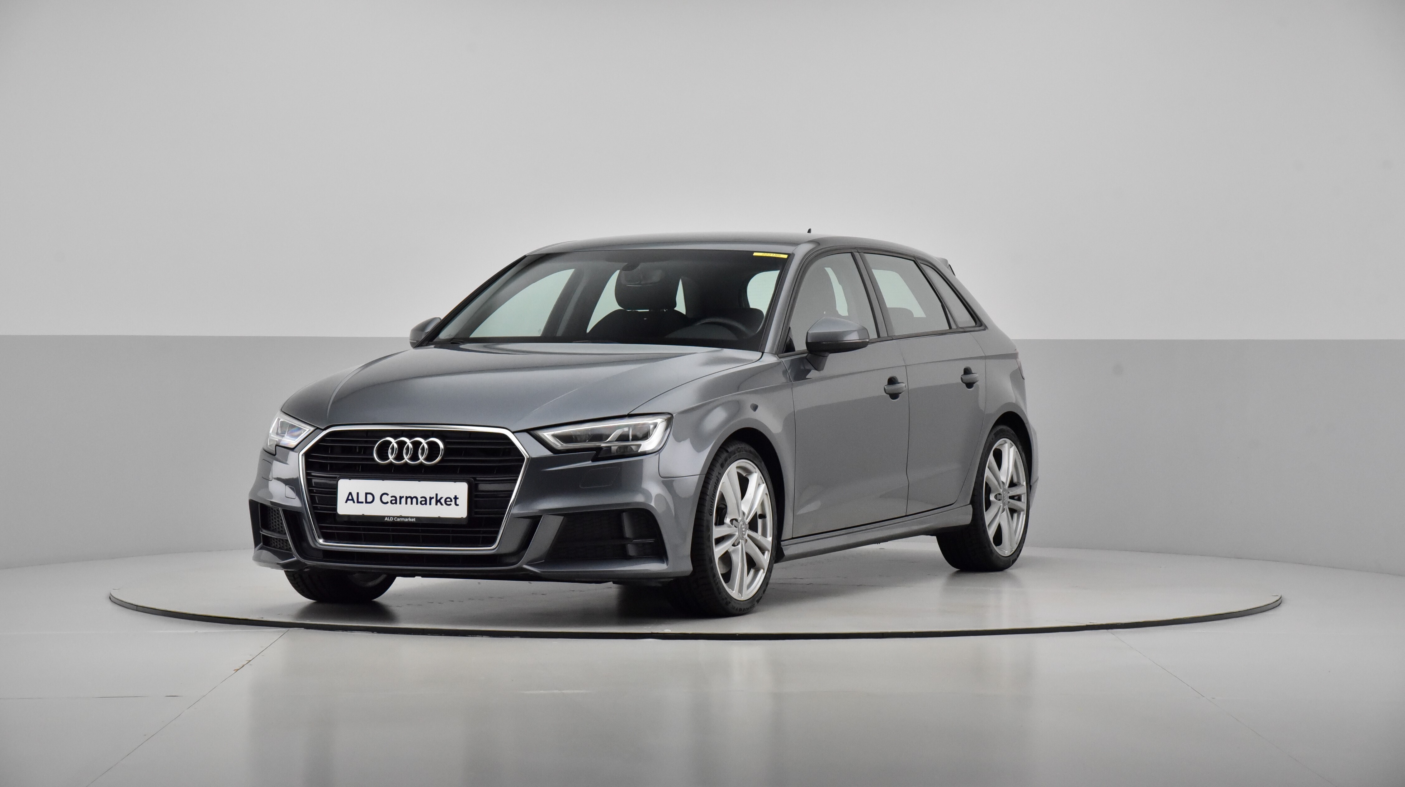Grå Audi A3 fra 2019