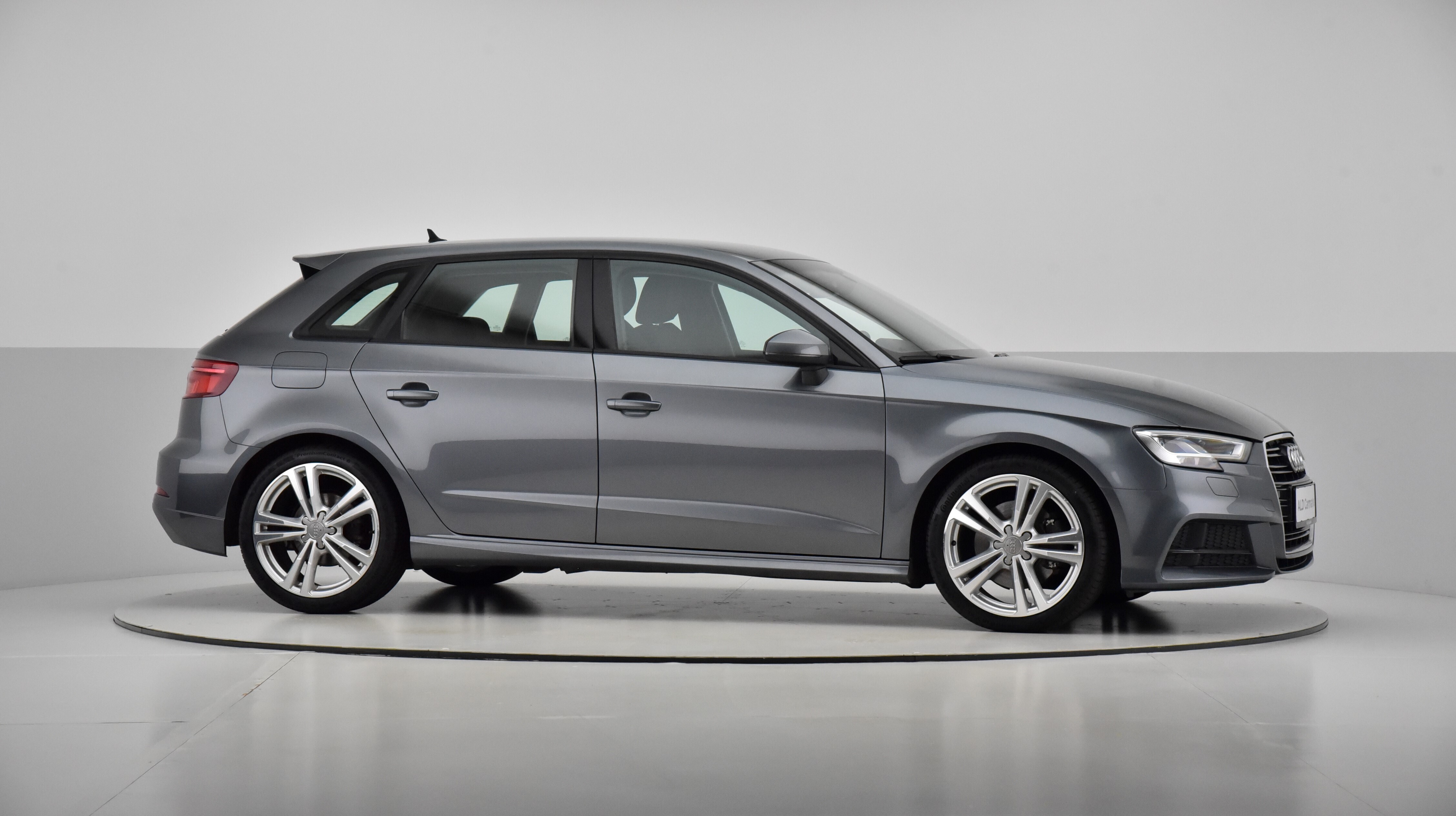 Grå Audi A3 fra 2019