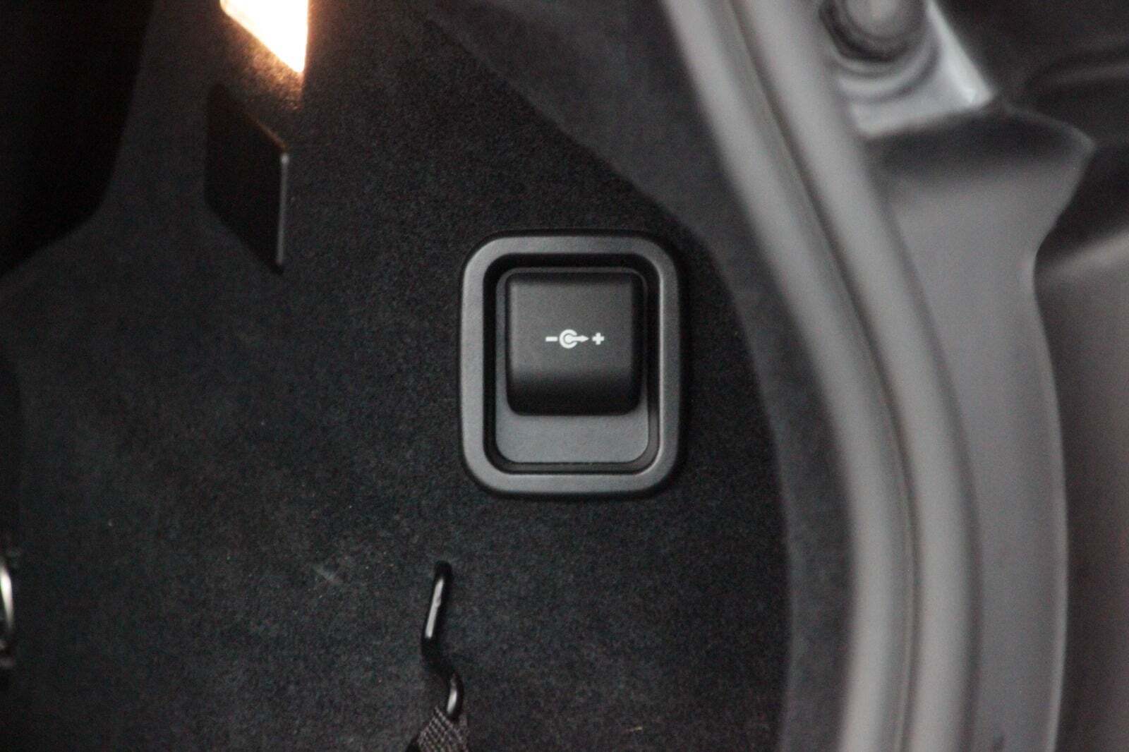 Grå BMW 225xe fra 2021