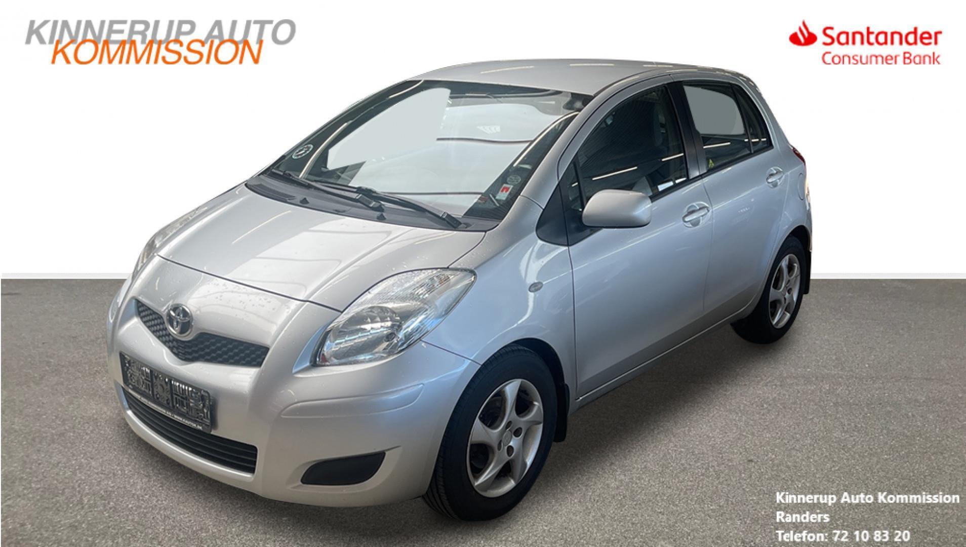 Sølv Toyota Yaris fra 2009