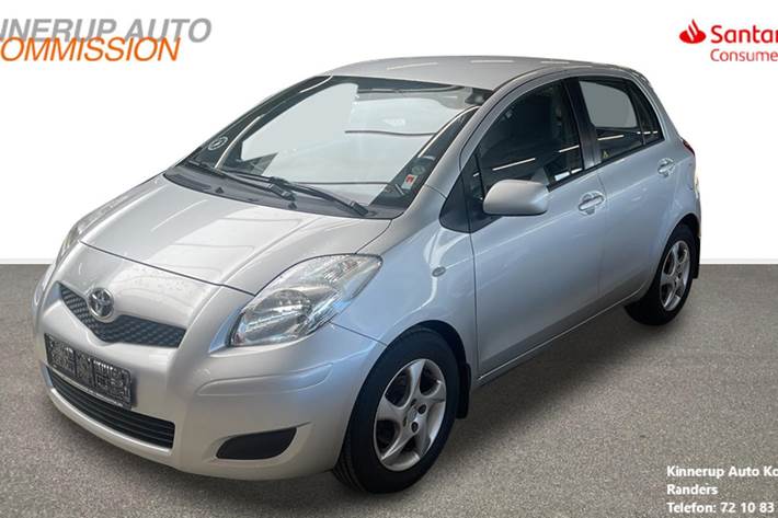 Sølv Toyota Yaris fra 2009