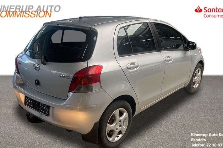 Sølv Toyota Yaris fra 2009