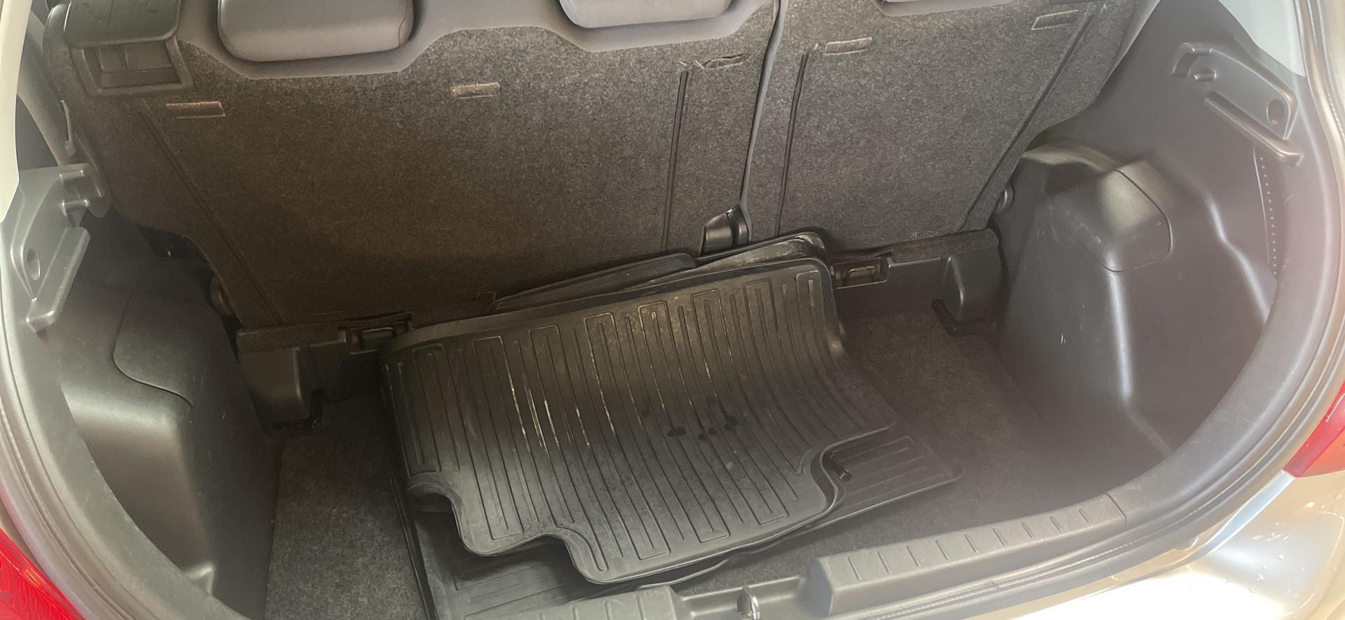 Sølv Toyota Yaris fra 2009