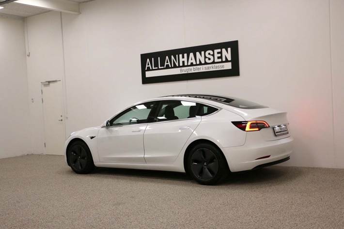 Hvid Tesla Model 3 fra 2020