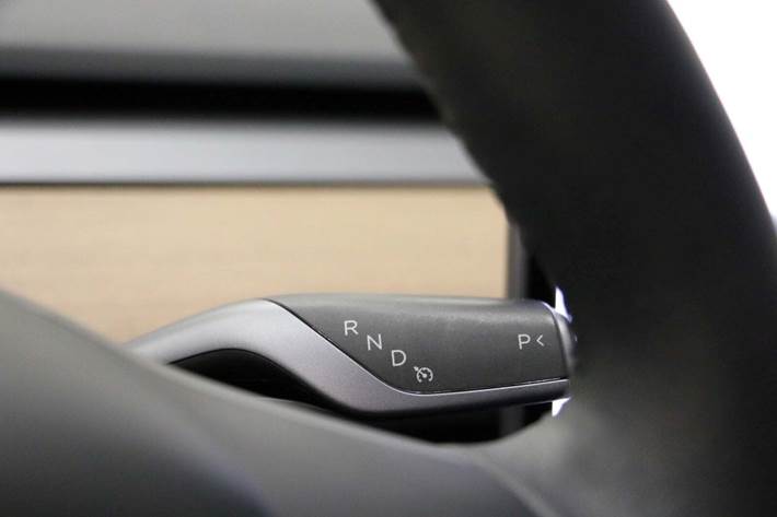 Hvid Tesla Model 3 fra 2020